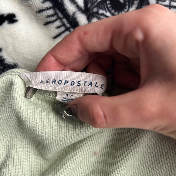 Cutesy crop top! 🎀 - Picture 3 of 3